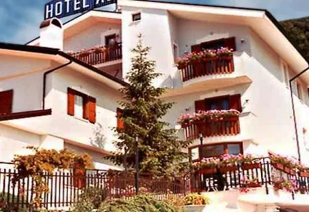 Bike-hotel Abete 호텔 3*