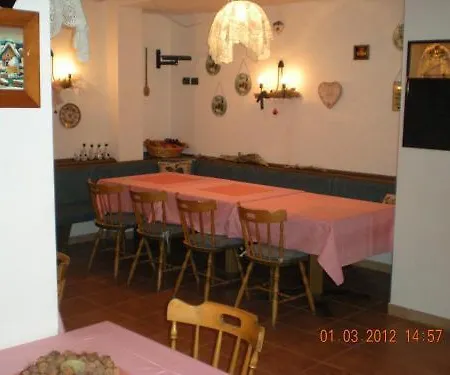 Bike-hotel Abete فندق