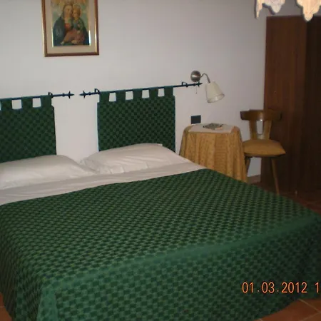 Bike-hotel Abete فندق 3*